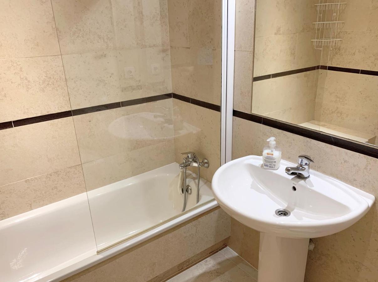 Salinas. Apartment For 4. Terrace/Parking/Pools/Gym/4Mins Beach 埃斯特波纳 外观 照片